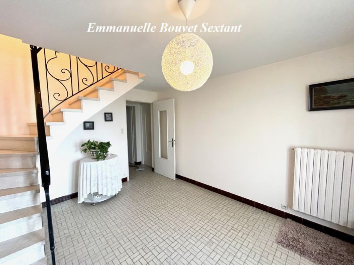 Image No.12-3 Bed Property for sale