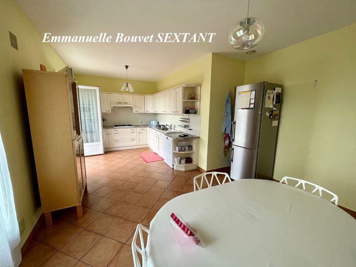 Image No.5-3 Bed Property for sale