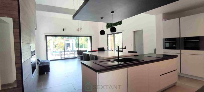 Image No.15-5 Bed Villa for sale