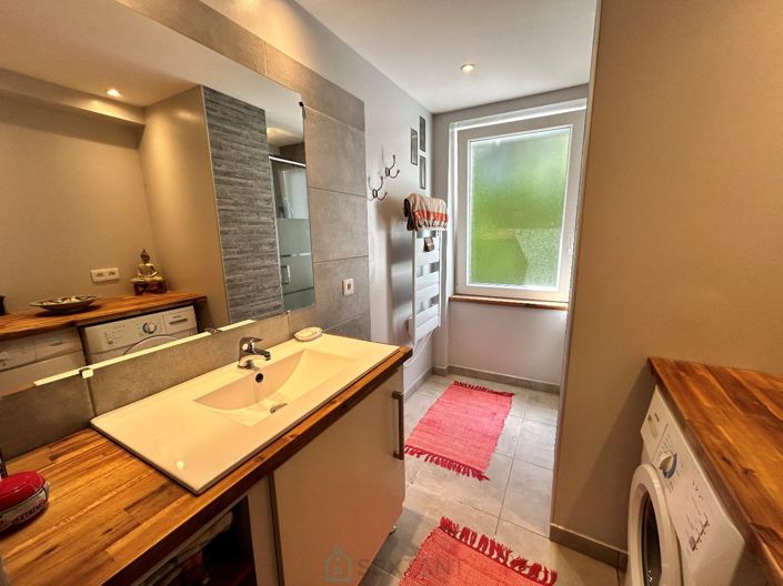 Image No.10-2 Bed Property for sale