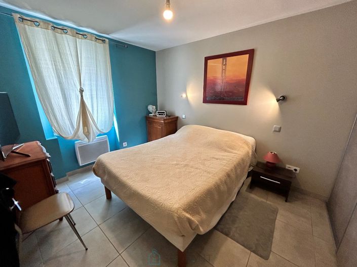 Image No.11-2 Bed Property for sale