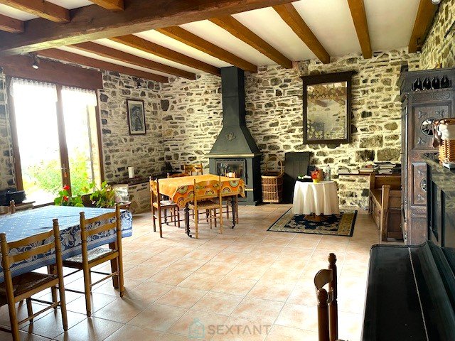 Image No.11-7 Bed Property for sale