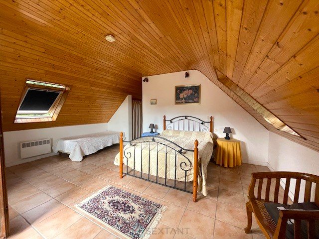 Image No.12-7 Bed Property for sale