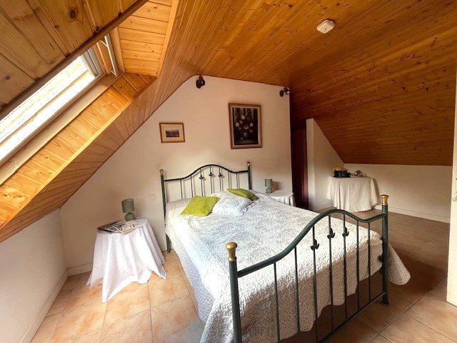 Image No.15-7 Bed Property for sale