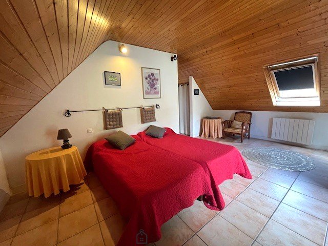 Image No.16-7 Bed Property for sale