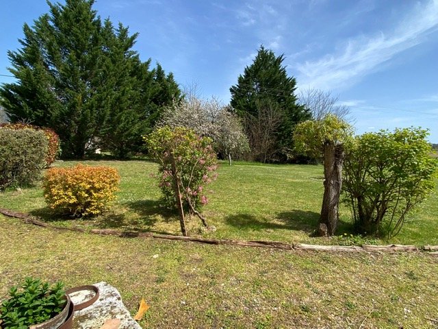 Image No.6-Propriété de 8 chambres à vendre à Cherval