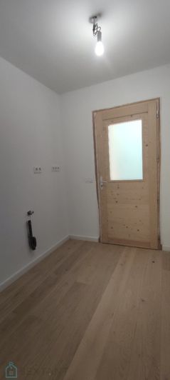 Image No.9-5 Bed House for sale