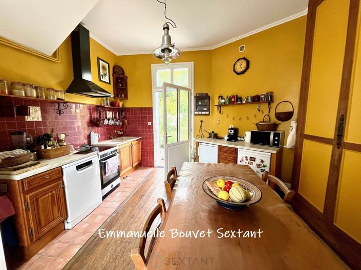 Image No.12-6 Bed Property for sale