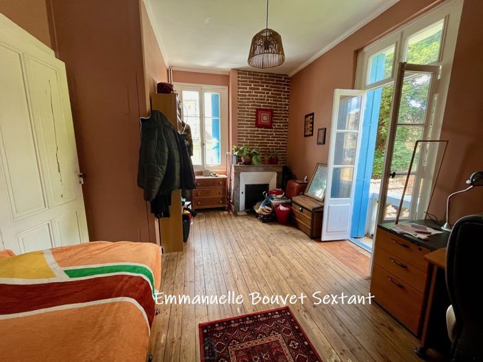 Image No.17-6 Bed Property for sale