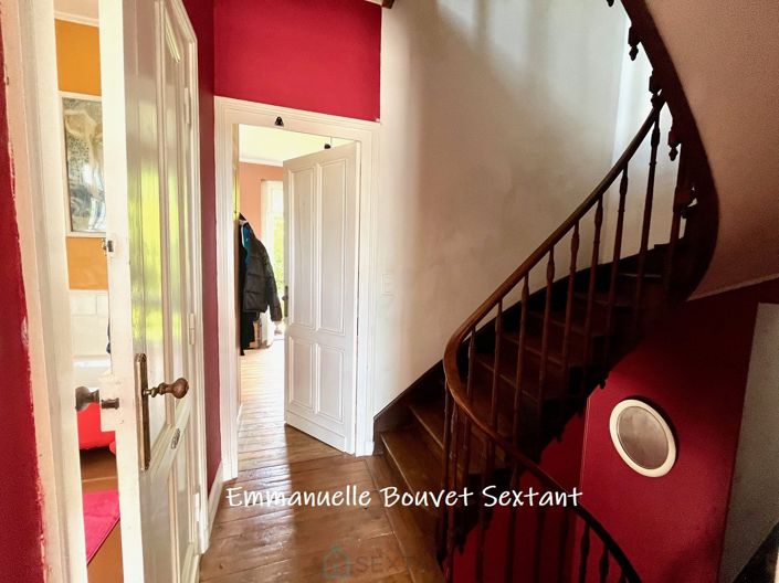 Image No.18-6 Bed Property for sale