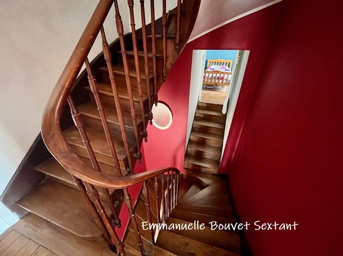 Image No.19-6 Bed Property for sale