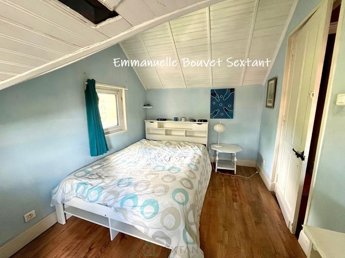 Image No.20-6 Bed Property for sale