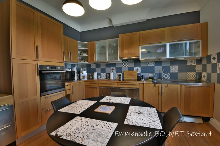 Image No.8-5 Bed Property for sale