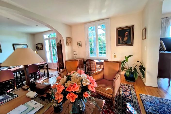 Image No.5-2 Bed House for sale