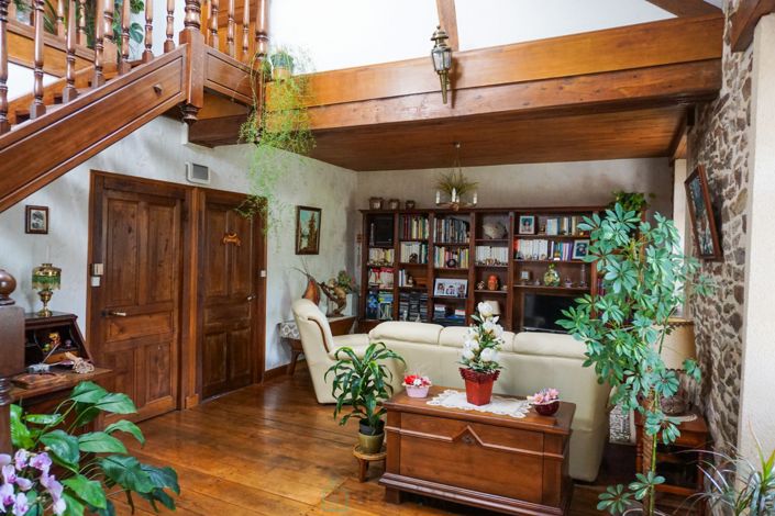 Image No.15-4 Bed Property for sale