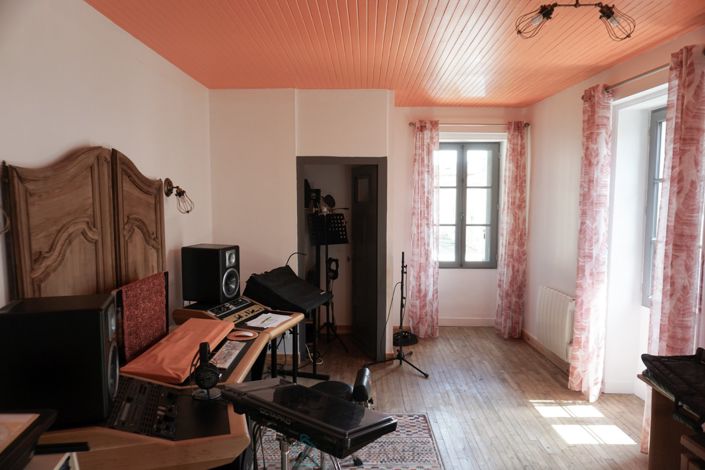 Image No.21-3 Bed Property for sale