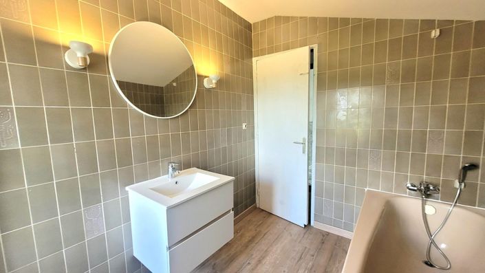 Image No.22-8 Bed Property for sale