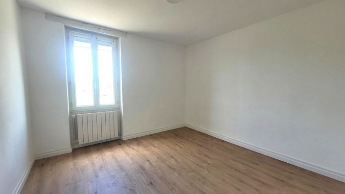 Image No.25-8 Bed Property for sale