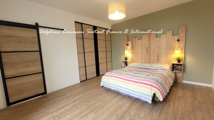 Image No.9-8 Bed Property for sale