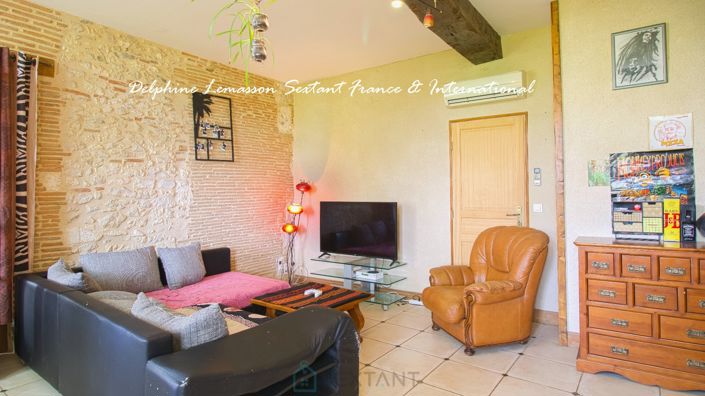 Image No.9-8 Bed Property for sale