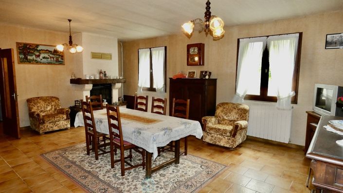 Image No.5-6 Bed Property for sale