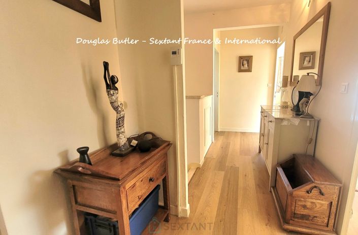 Image No.11-3 Bed House for sale