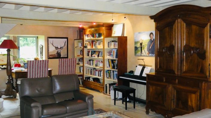 Image No.22-6 Bed Property for sale