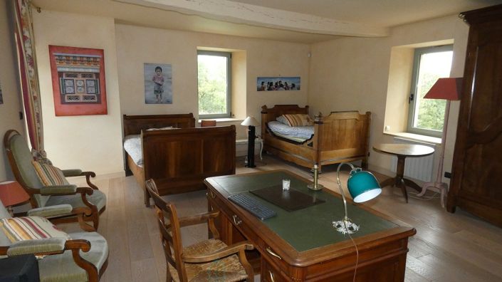 Image No.26-6 Bed Property for sale