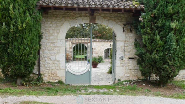 Image No.30-6 Bed Property for sale