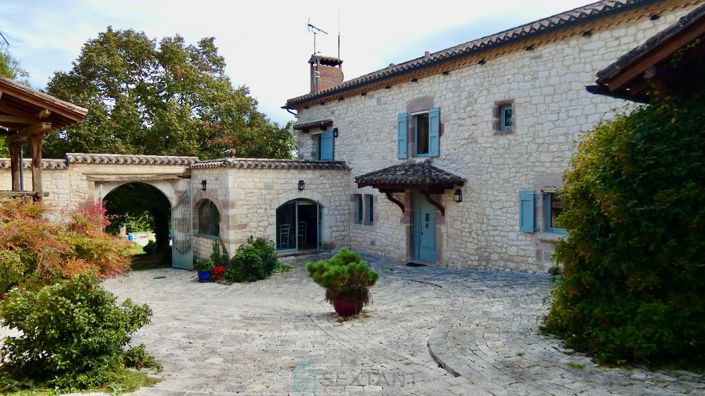 Image No.6-6 Bed Property for sale