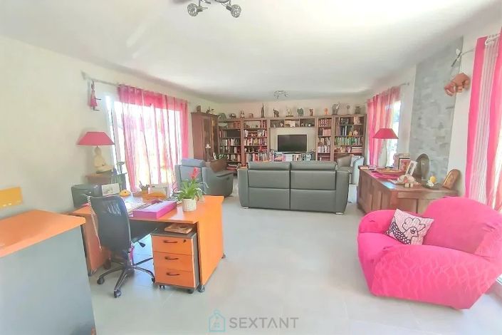 Image No.11-2 Bed House for sale