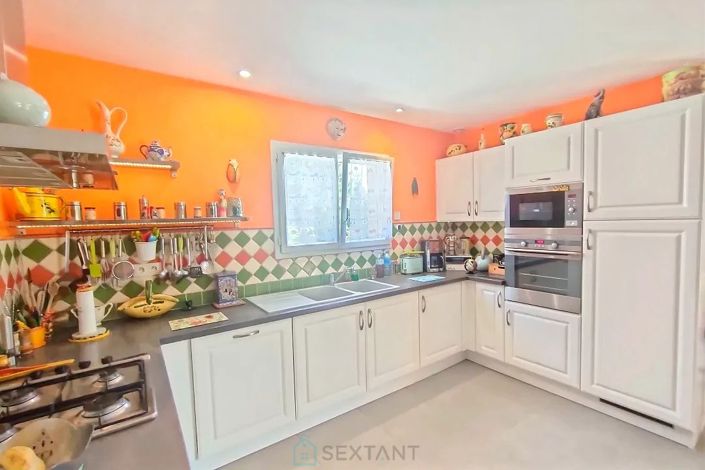 Image No.8-2 Bed House for sale