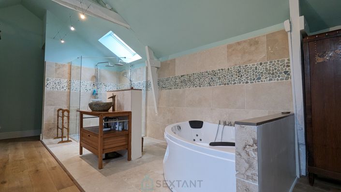 Image No.9-6 Bed Property for sale