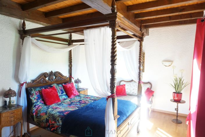 Image No.17-5 Bed Property for sale