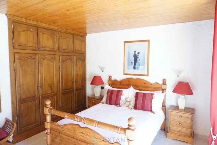 Image No.21-5 Bed Property for sale