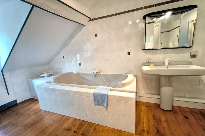 Image No.13-6 Bed House for sale