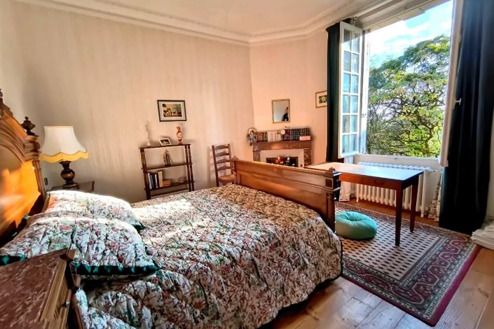 Image No.5-6 Bed House for sale