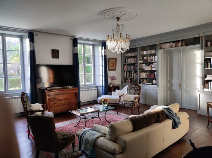 Image No.9-7 Bed House for sale