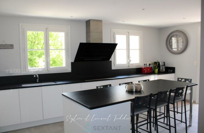 Image No.7-6 Bed House for sale