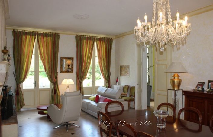 Image No.8-6 Bed House for sale