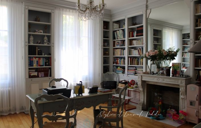 Image No.9-6 Bed House for sale