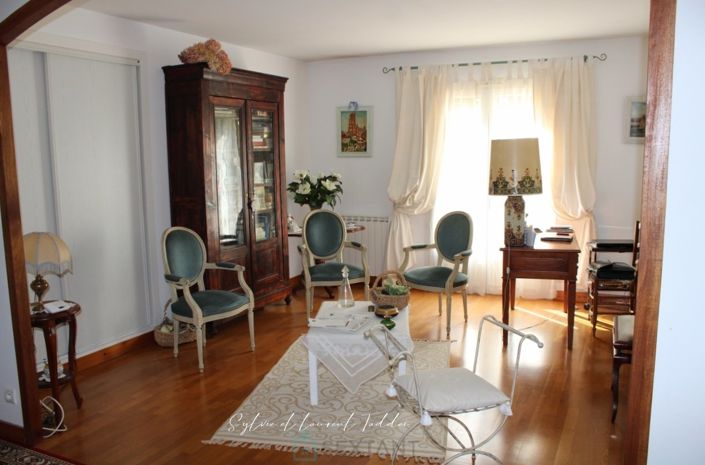 Image No.7-3 Bed Property for sale