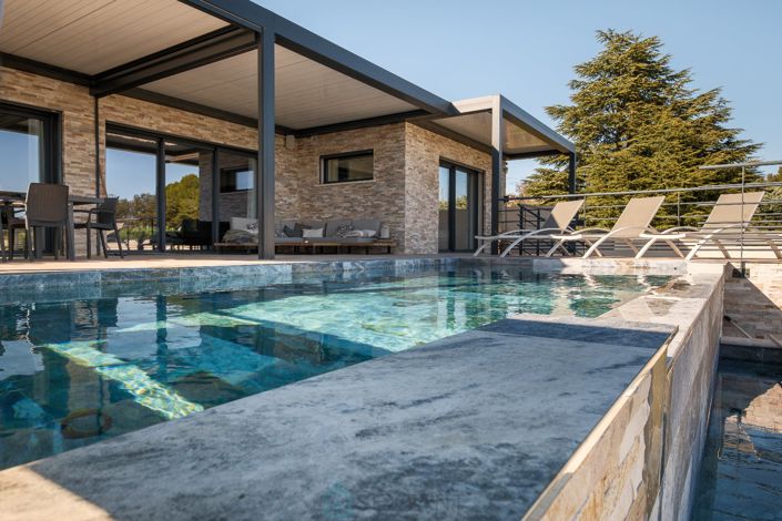 Image No.1-6 Bed Property for sale