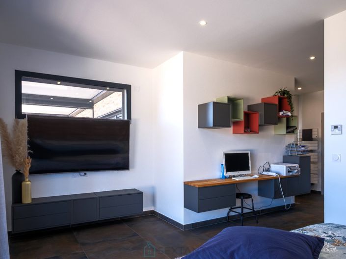 Image No.14-6 Bed Property for sale