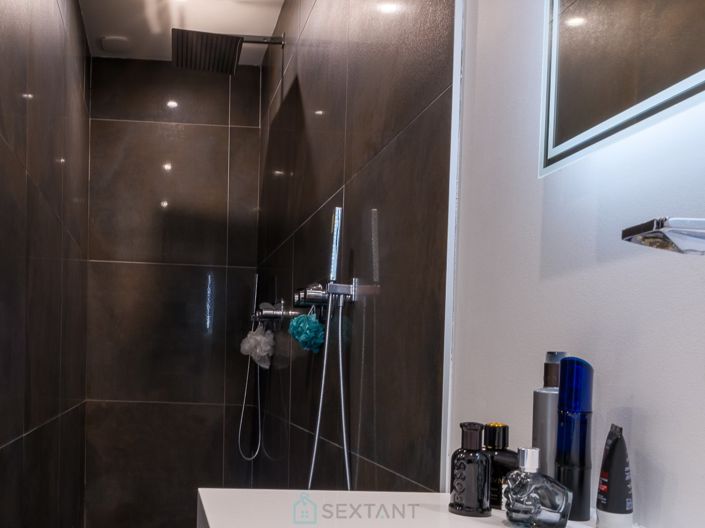 Image No.15-6 Bed Property for sale