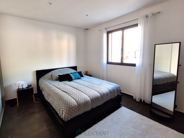 Image No.16-6 Bed Property for sale