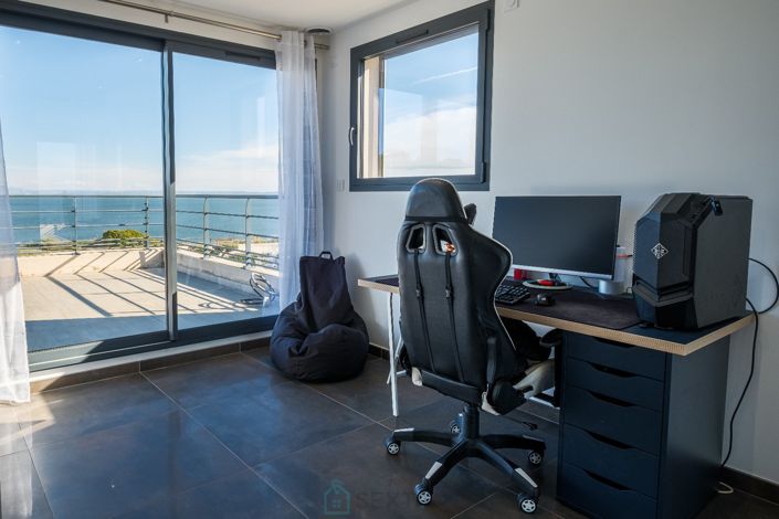 Image No.22-6 Bed Property for sale