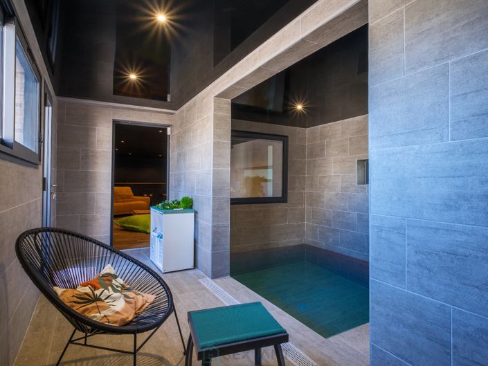 Image No.23-6 Bed Property for sale