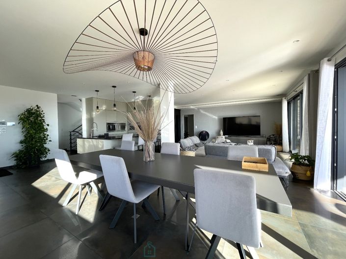 Image No.7-6 Bed Property for sale