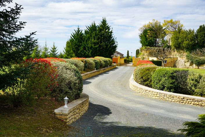 Image No.11-6 Bed Property for sale